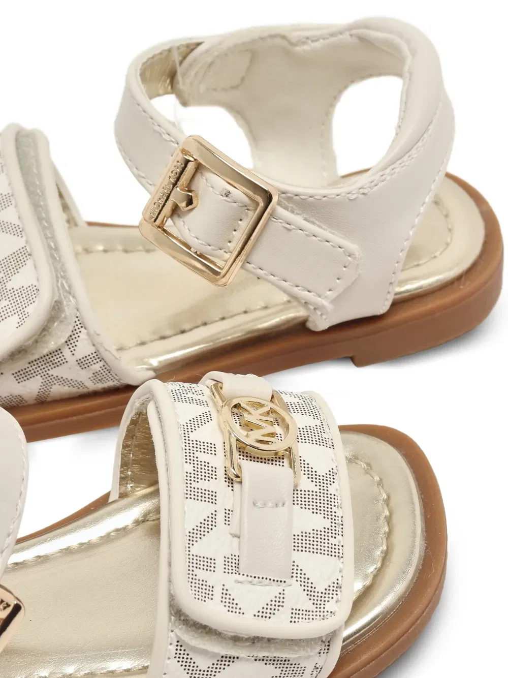 Сандалии с монограммой и ремешком на липучке Michael Kors Kids, нейтральный — фото 4