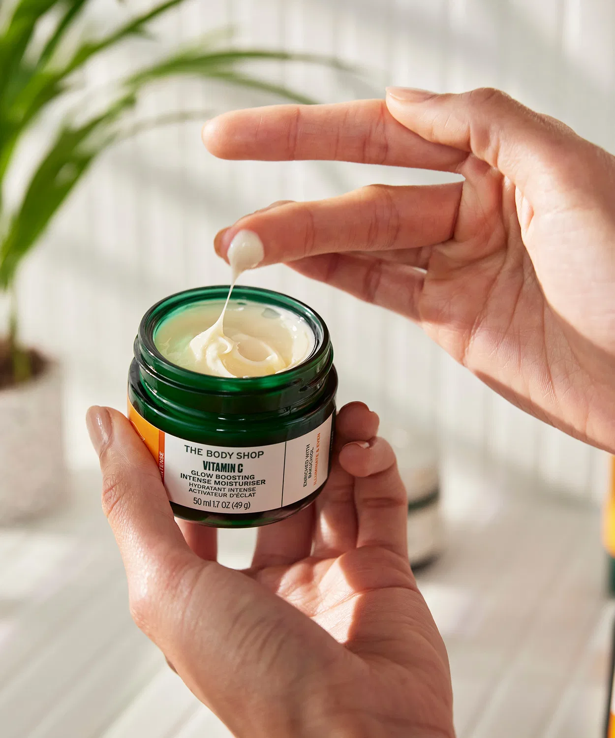Увлажняющий крем с витамином C The Body Shop C Glow Intense Cream 50 мл — фото 4
