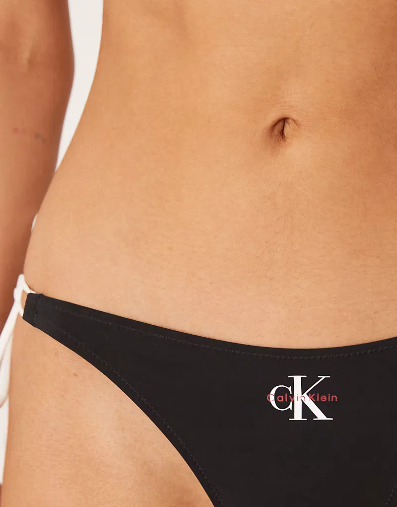 Трусики бикини с логотипом Calvin Klein и завязками по бокам, черный — фото 4
