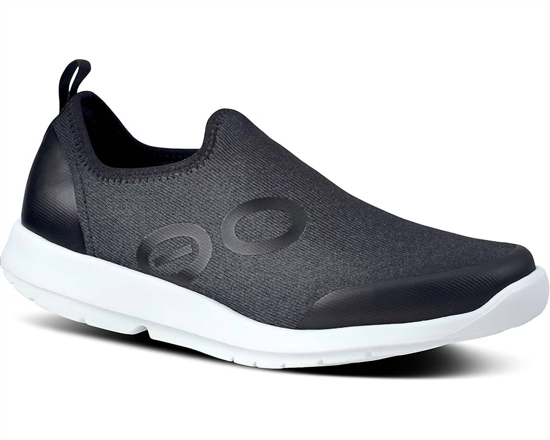 Женские кроссовки Oomg Sport в черно-белом цвете OOFOS