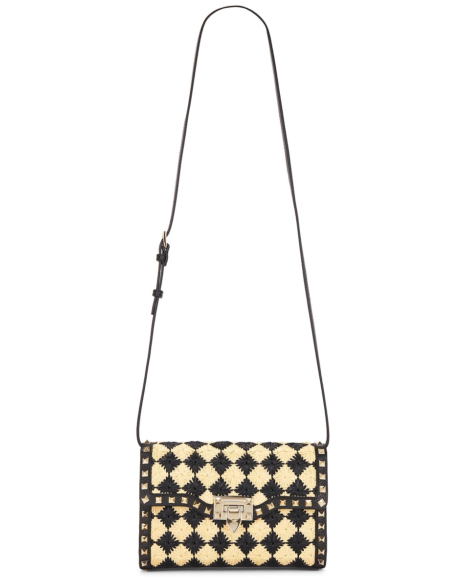 

Raffia Small Rockstud Сумка через плечо Valentino Garavani, Naturale & Nero