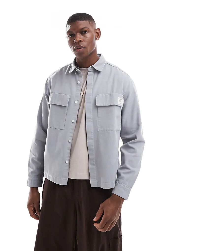 

Свободная рубашка с нашивкой серого цвета ASOS DESIGN