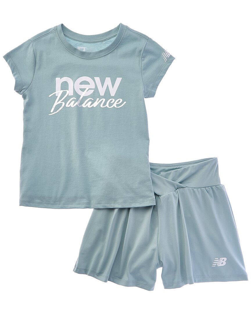 

Комплект New Balance из двух предметов: футболка и свободные шорты, серый