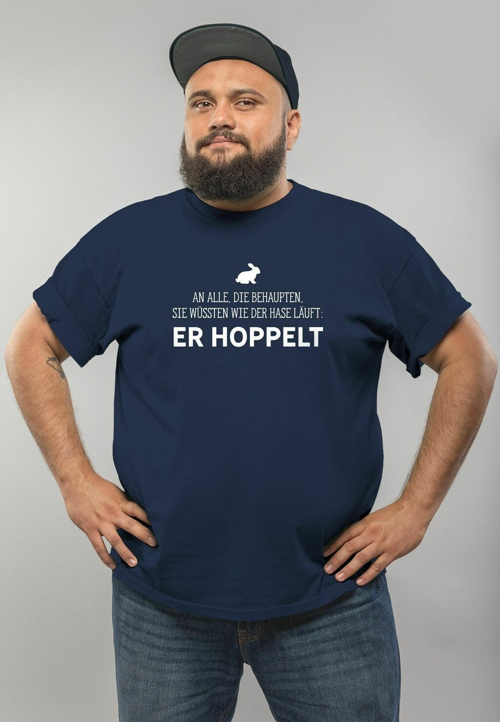 

Футболка с принтом SPRUCH AN ALLE DIE WISSEN WIE DER HASE LÄUFT ER Moonworks, цвет navy