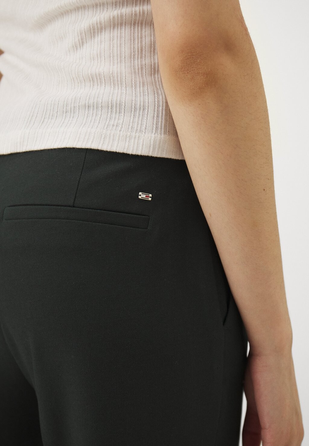 

Тканевые брюки CORE FLARED PANT Tommy Hilfiger, черный