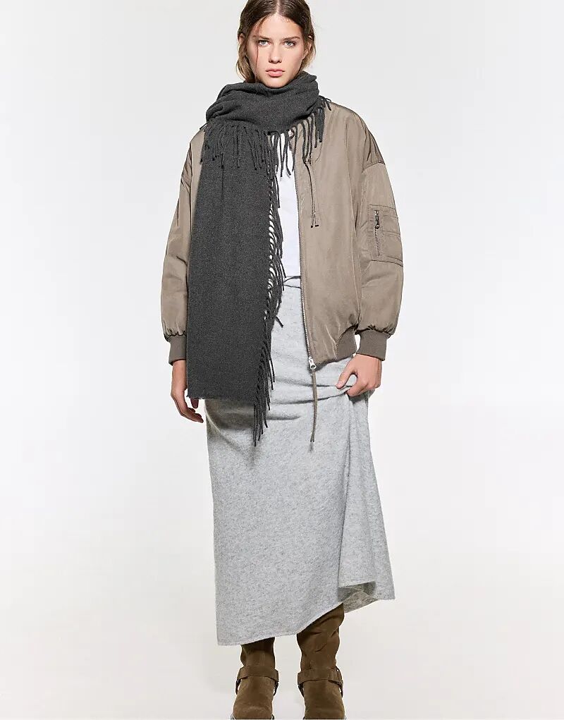 

Шарф с бахромой Pull&Bear серого цвета