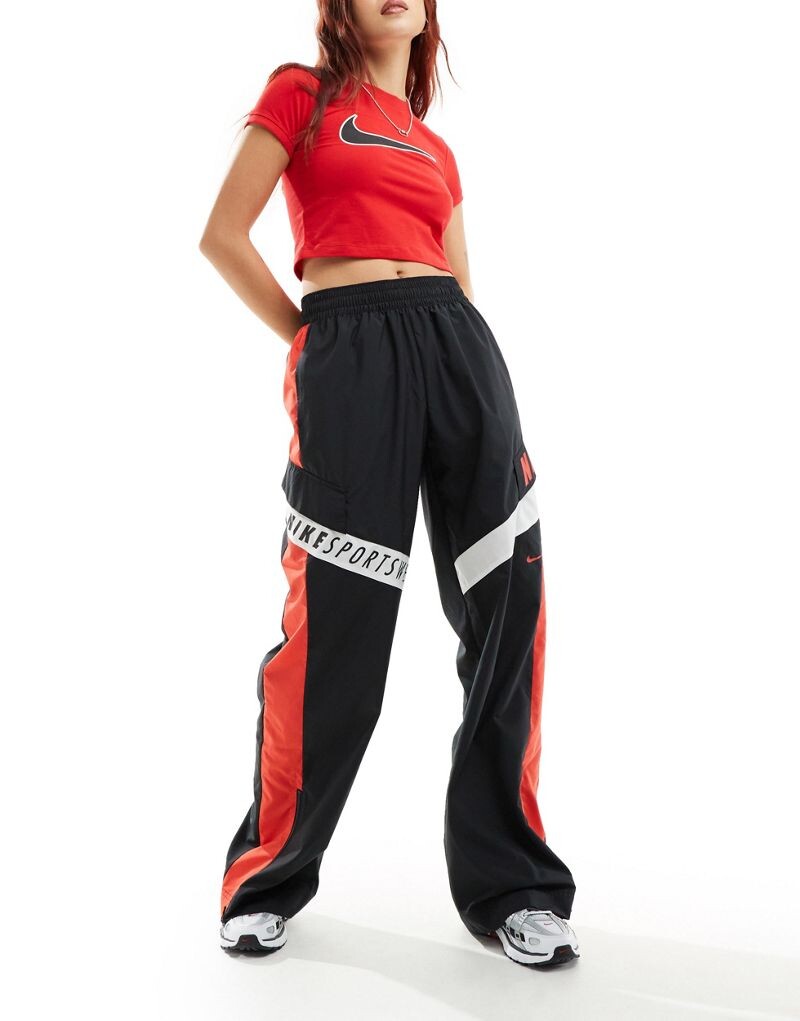 

Черно-красные тканые спортивные штаны Nike Streetwear