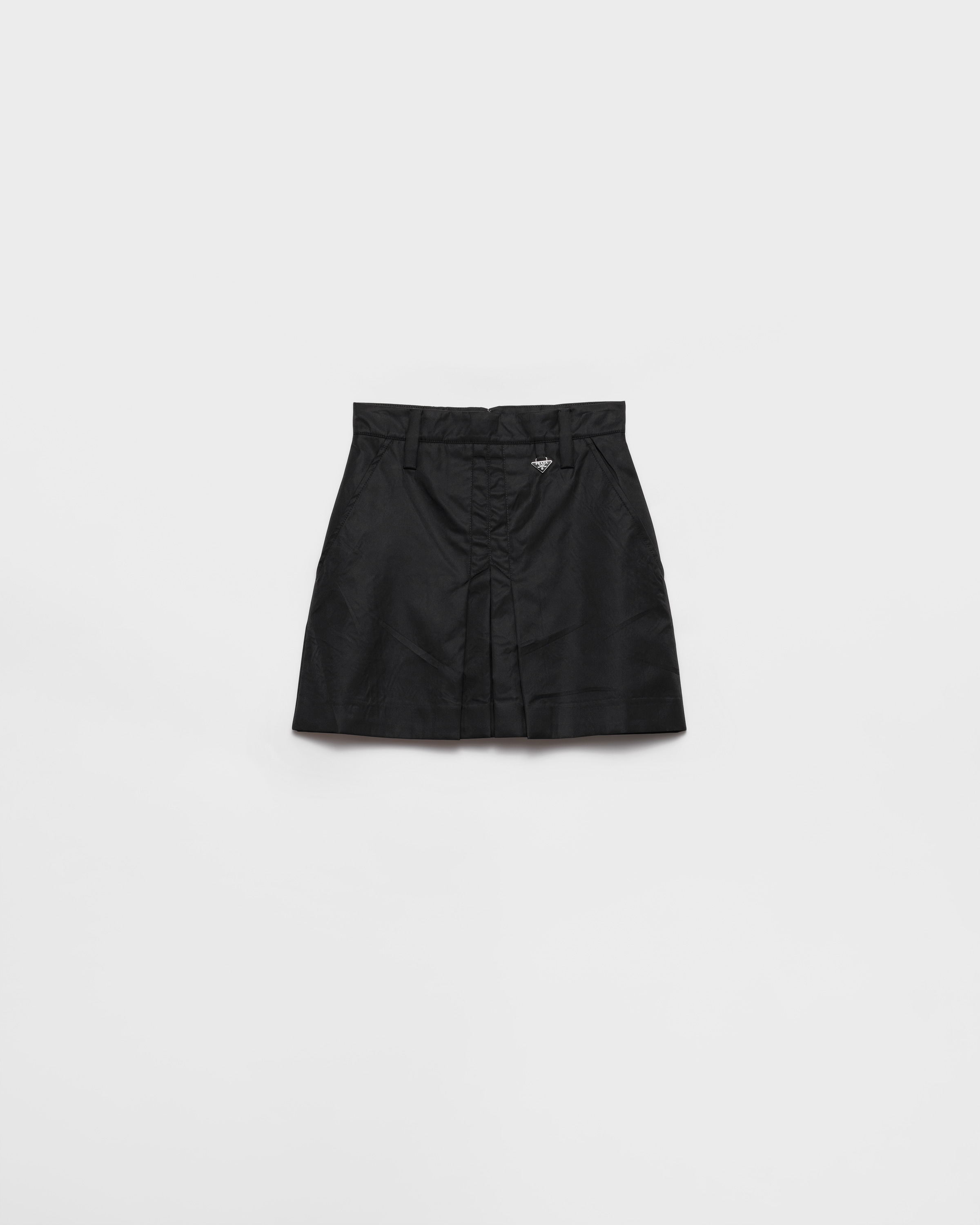 

Мини-юбка из переработанного нейлона Prada, черный