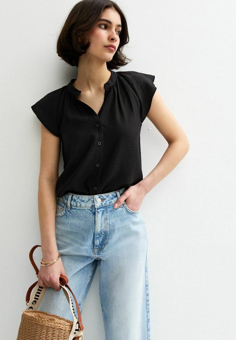 

Блуза FLUTTER SLEEVE BUTTON UP New Look, черный