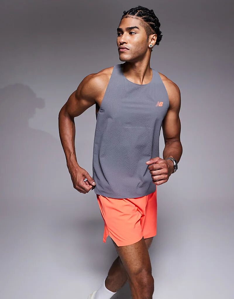 

Ультралегкая майка New Balance Race Day серого цвета