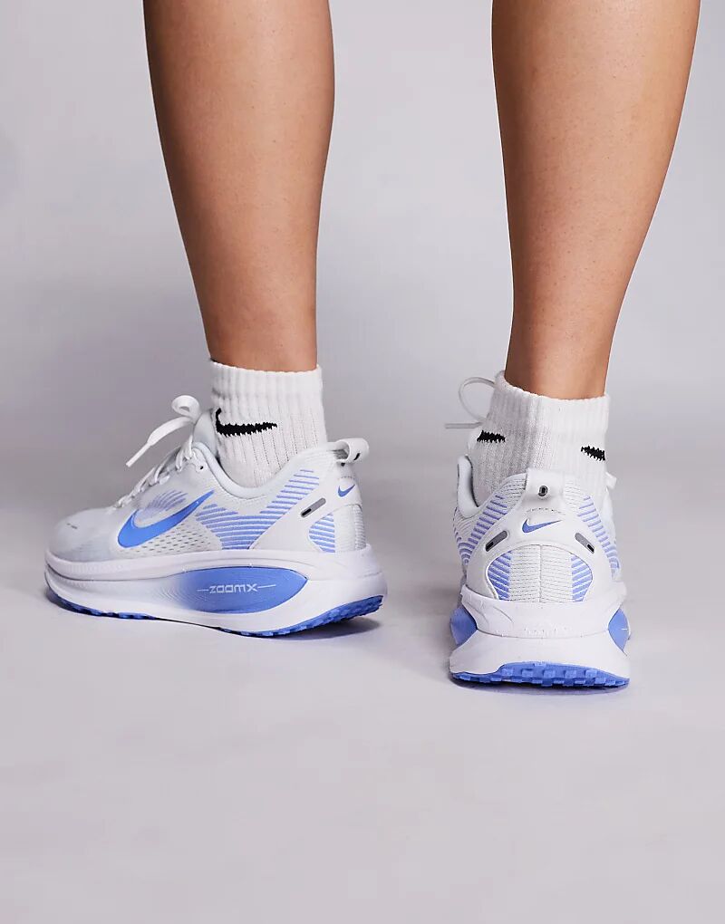 Кроссовки Nike Running Vomero 18 белого и синего цветов — фото 3