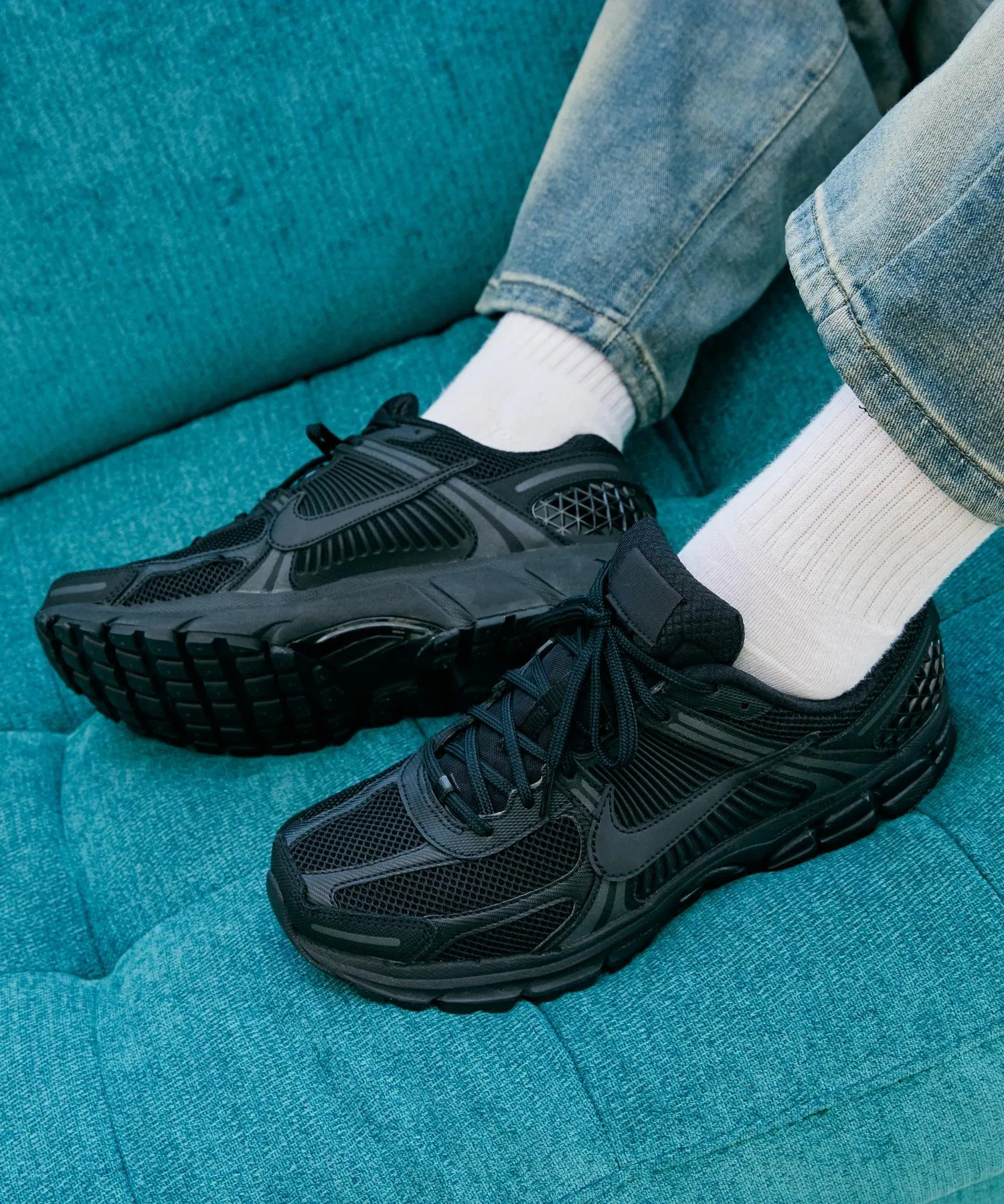 Мужские кроссовки Nike Zoom Vomero 5 чёрные — фото 4