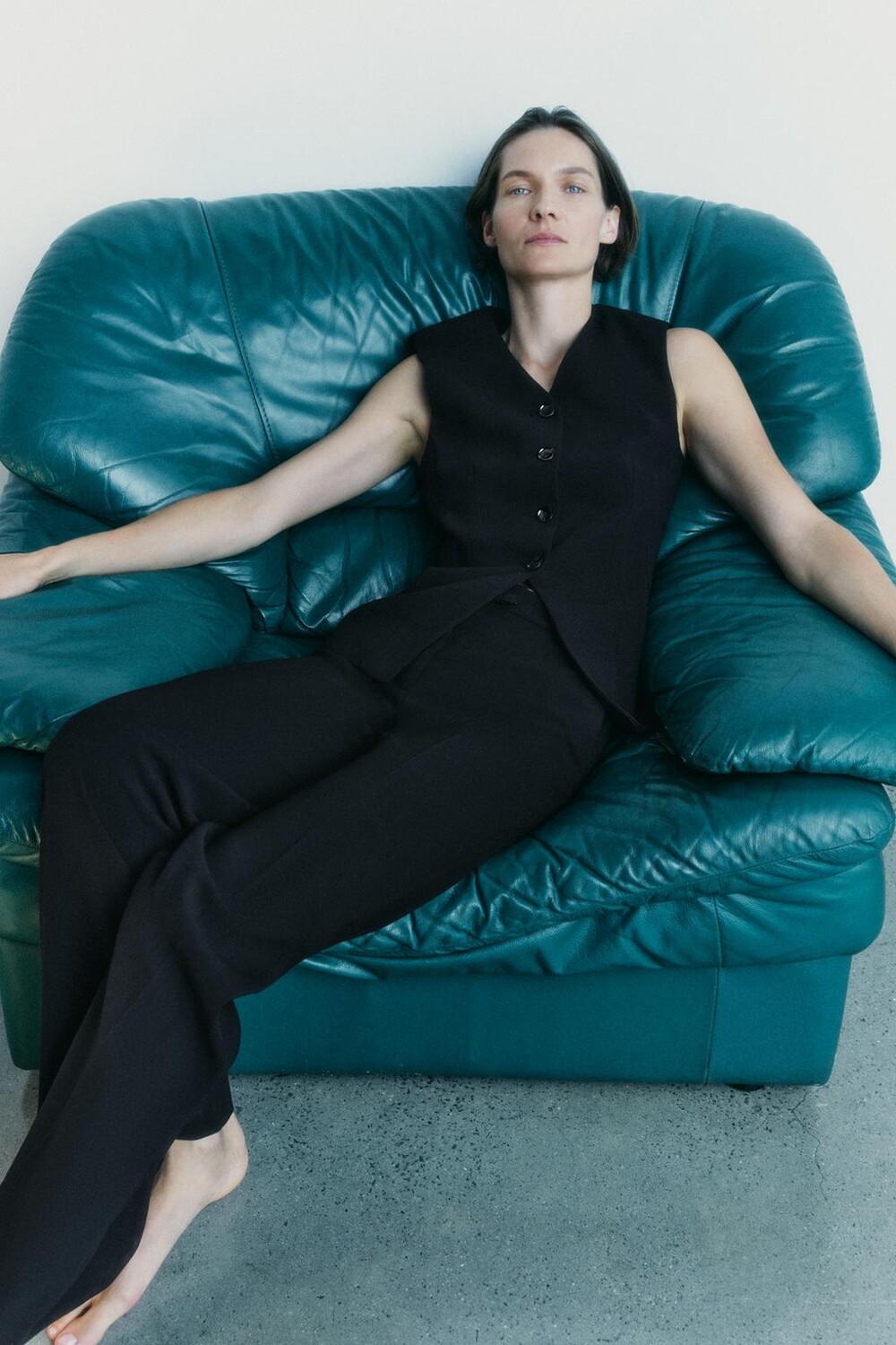 

Жилет на пуговицах ZARA, черный