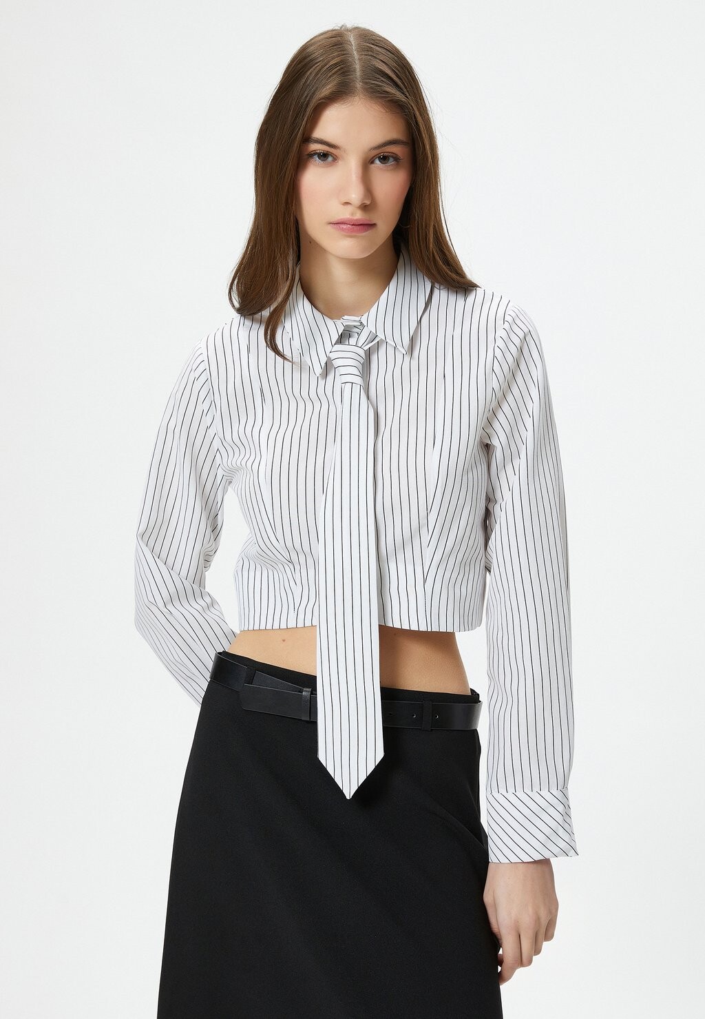 

Блузка на пуговицах CROP LONG SLEEVE TIE DETAIL CLASSIC Koton, черный