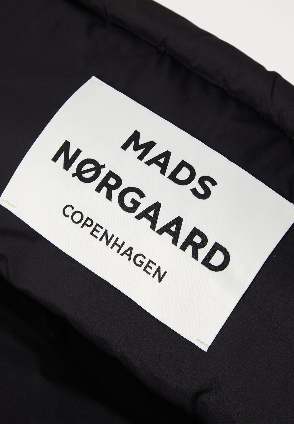 

Сумка-тоут PILLOW BAG Mads Nørgaard, черный