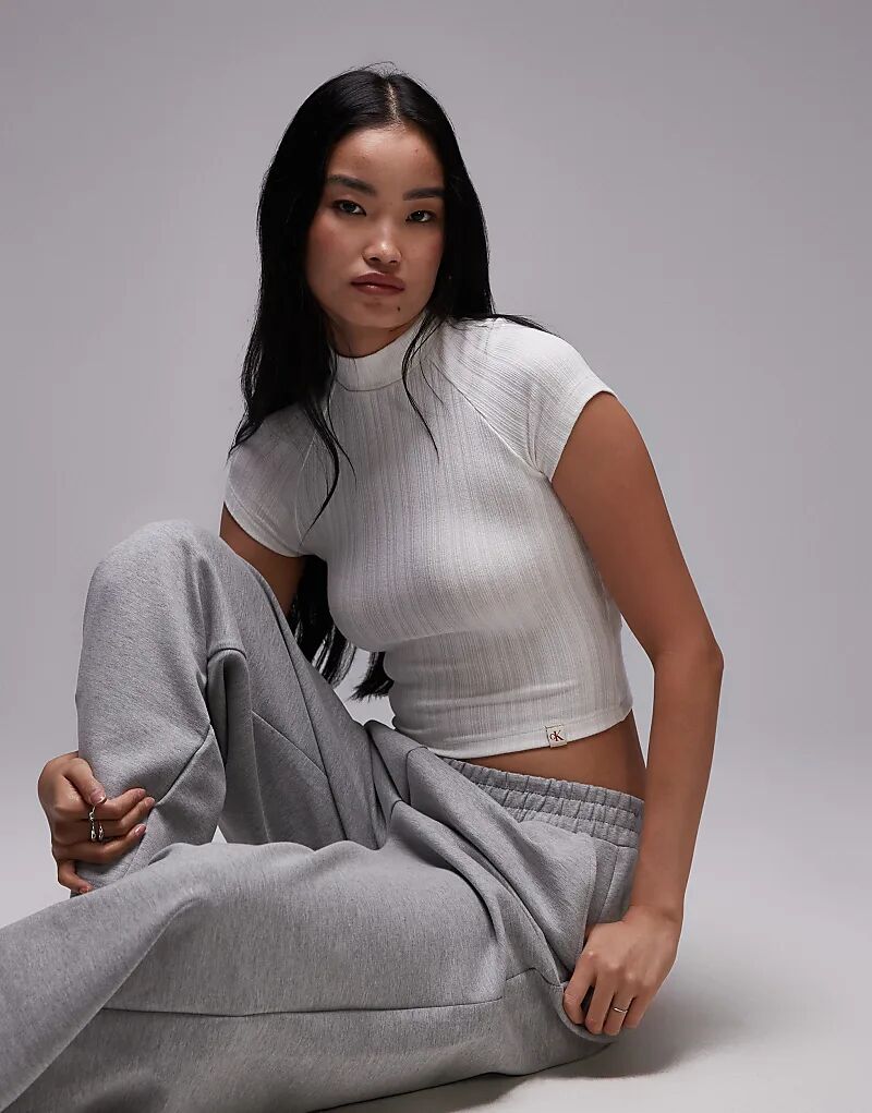 

Топ с высоким воротом в рубчик белого цвета Calvin Klein Jeans