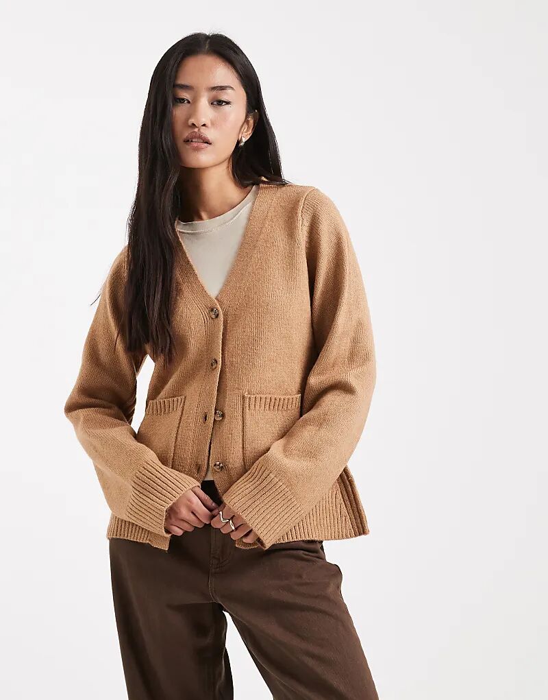 

Кардиган ASOS DESIGN с V-образным вырезом и карманами, бисквитного цвета