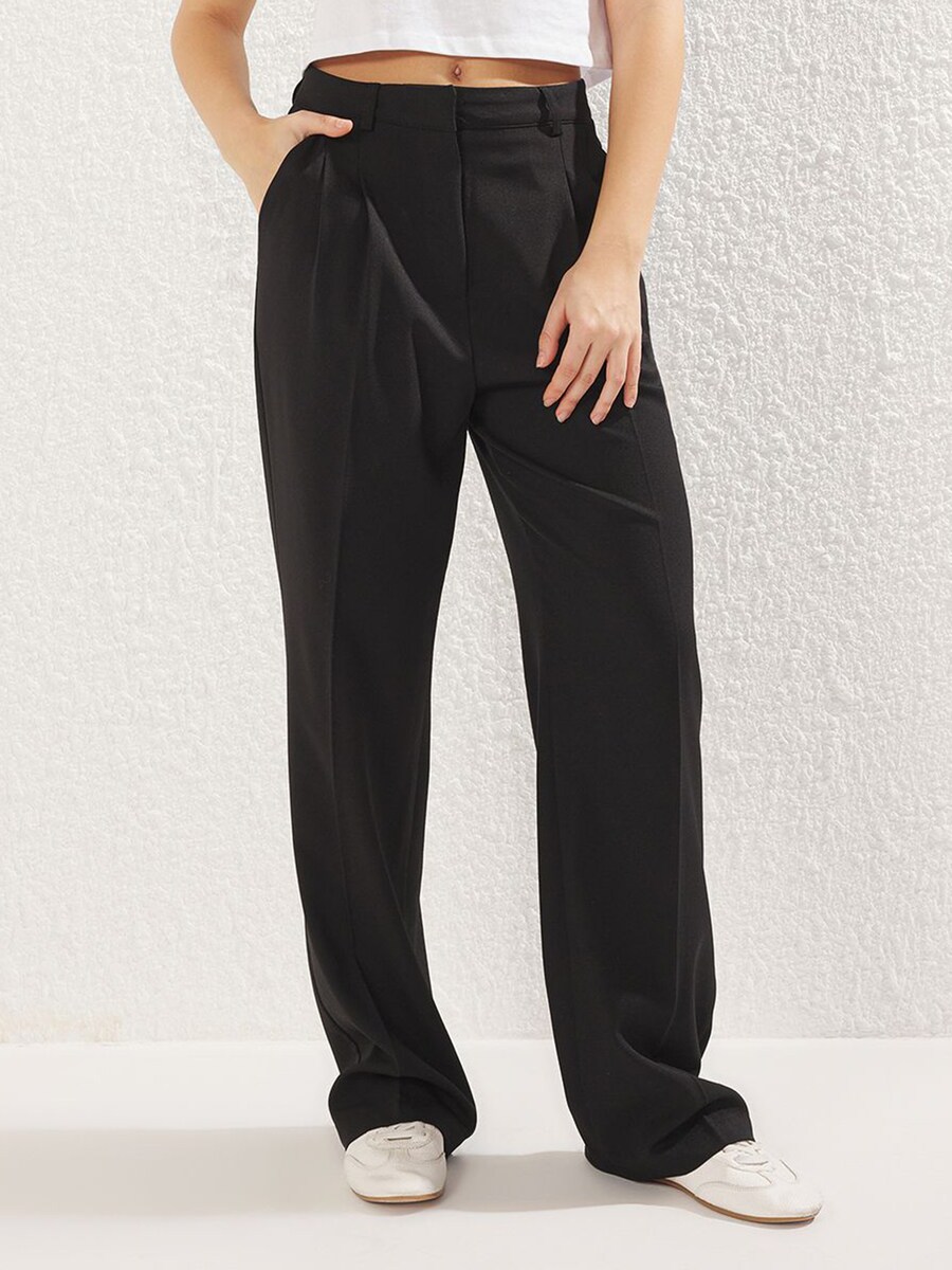 

Обычные плиссированные брюки Trendyol, Black