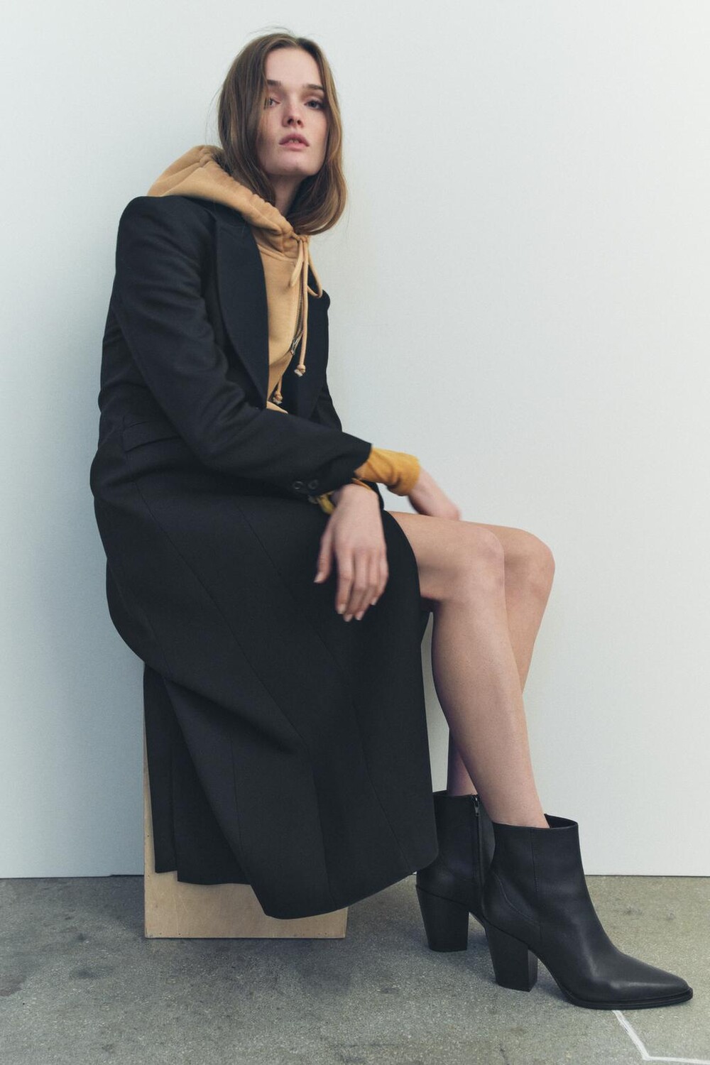 

Кожаные ботинки на каблуке ZARA, черный