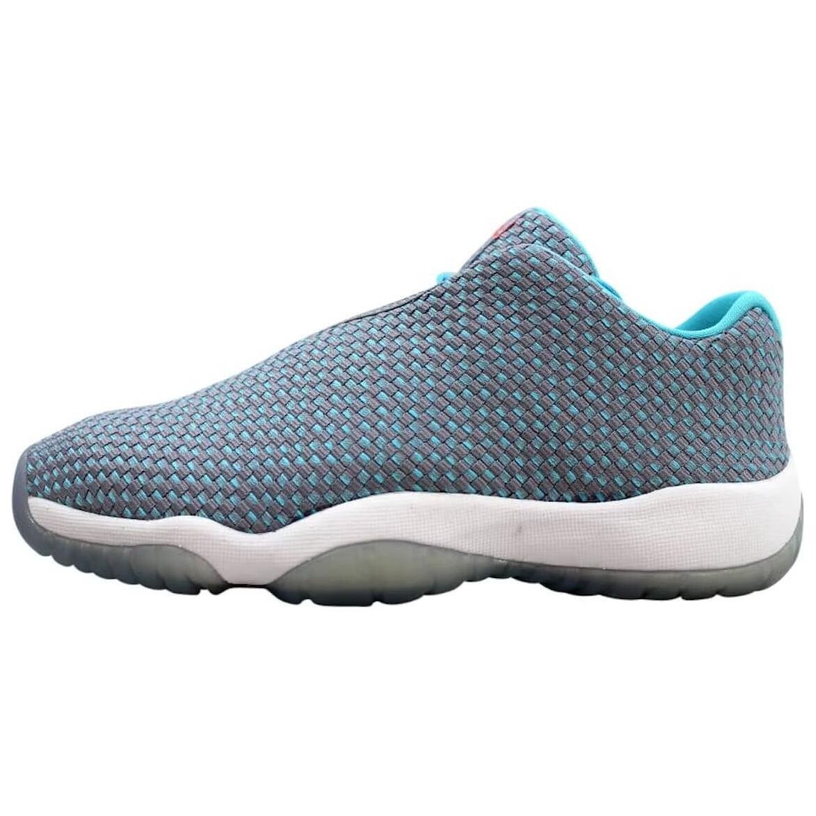 

Кроссовки Jordan Future Low Wolf Grey GS, серый/синий
