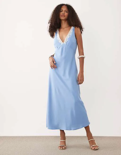 

Синее платье макси с v-образным вырезом и кружевной отделкой Abercrombie & Fitch