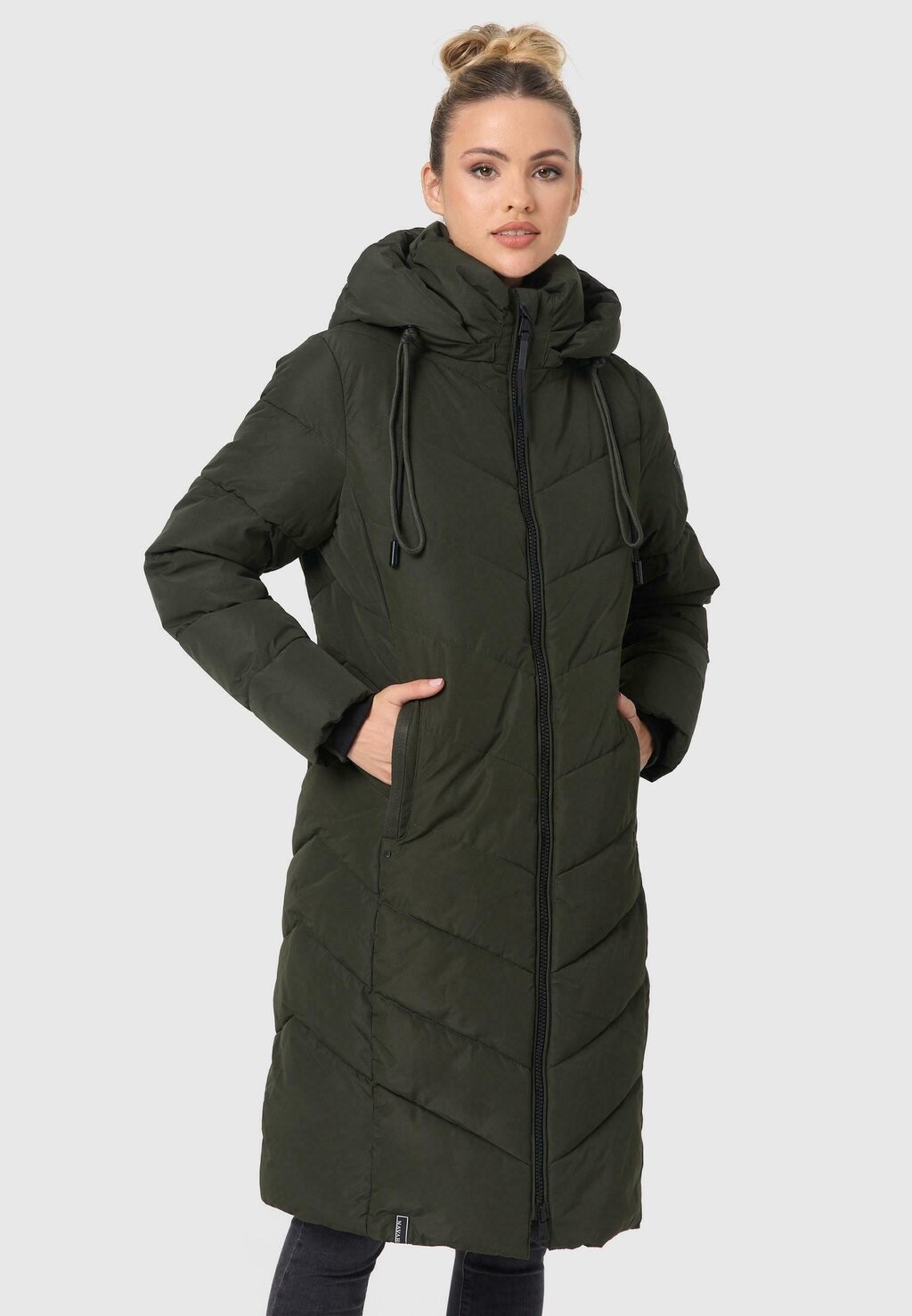 

Зимнее пальто SAHNEKATZII Navahoo, цвет dark olive