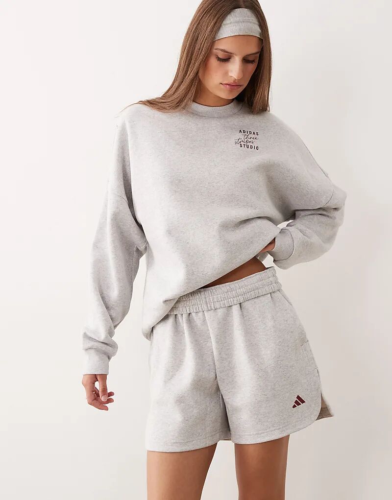 

Толстовка Adidas Performance Three Stripes Studios серого цвета