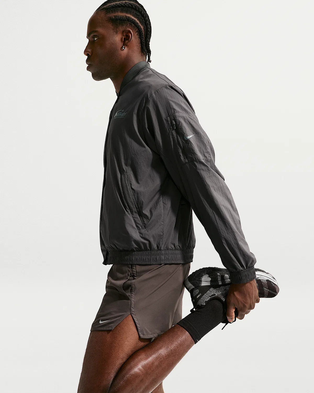 Мужская ветровка Nike Repel UV Protection Running Bomber, Medium Ash — фото 3