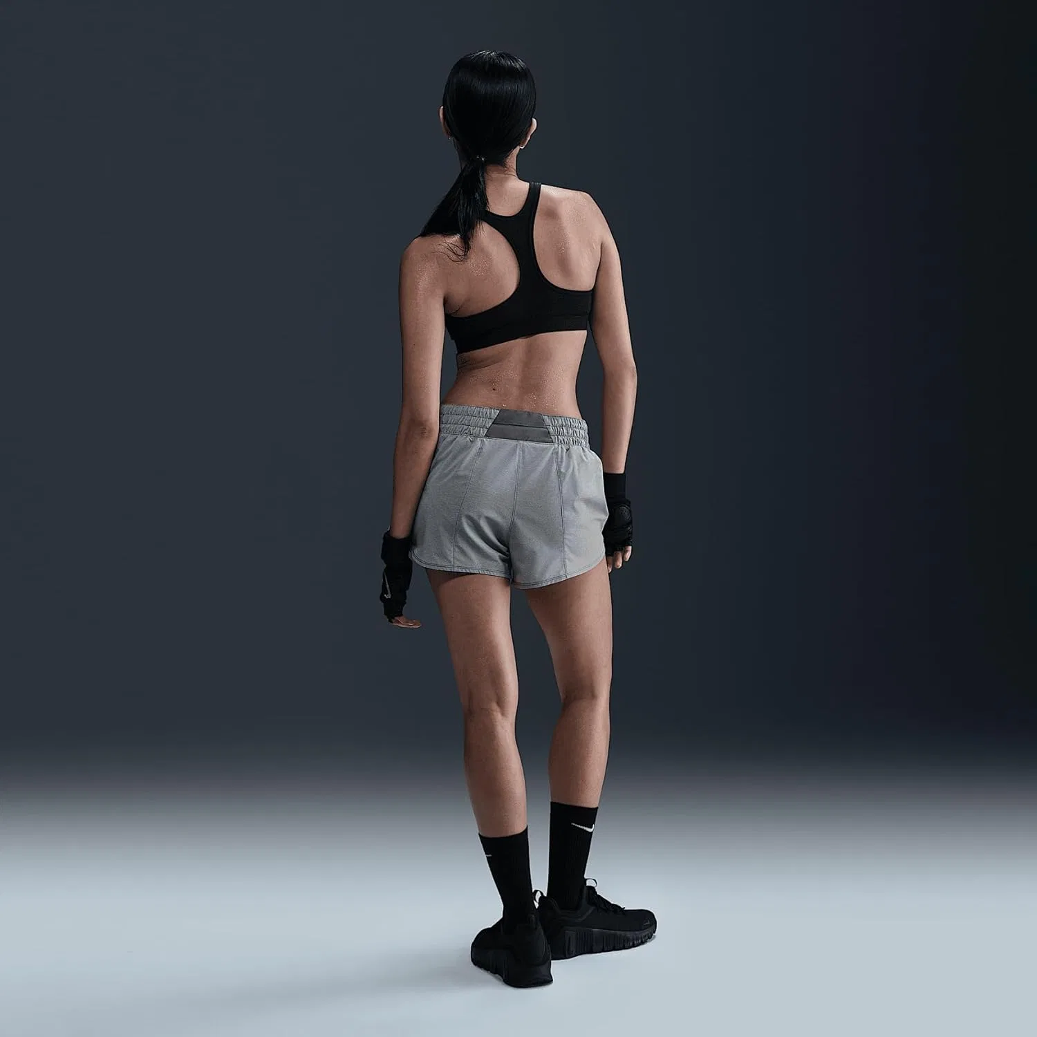 Шорты женские Nike Dri-FIT, цвет Smoke Grey/Heather/Reflective Silver — фото 4