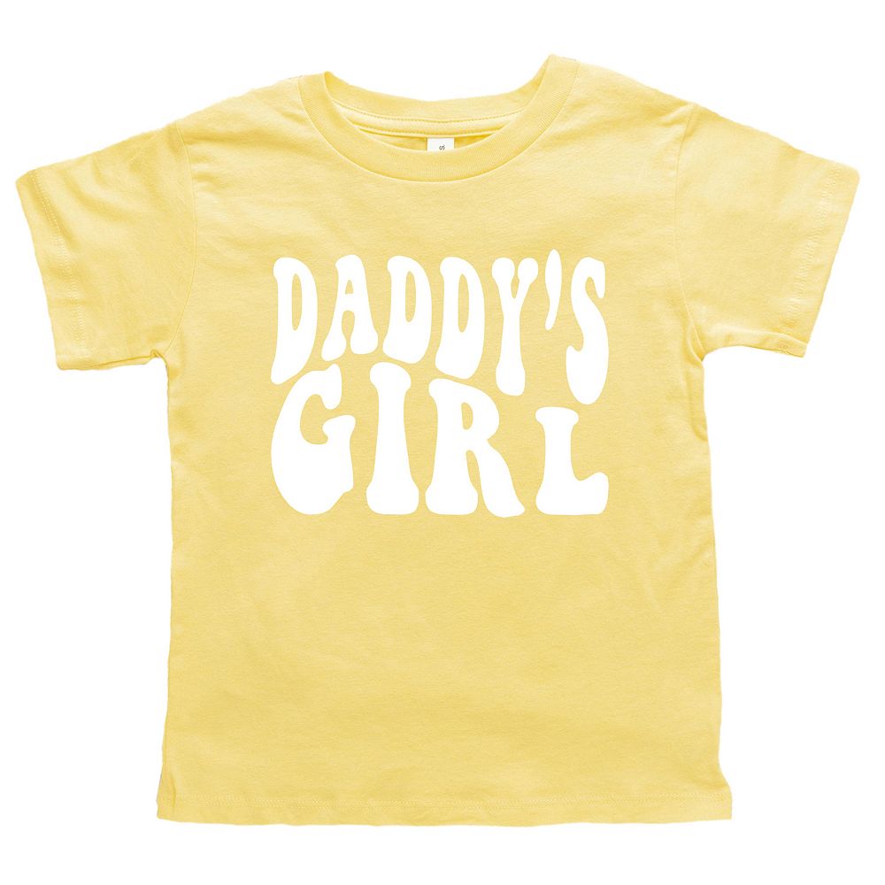 

Волнистая футболка с короткими рукавами и рисунком Daddy's Girl для малышей The Juniper Shop, желтый