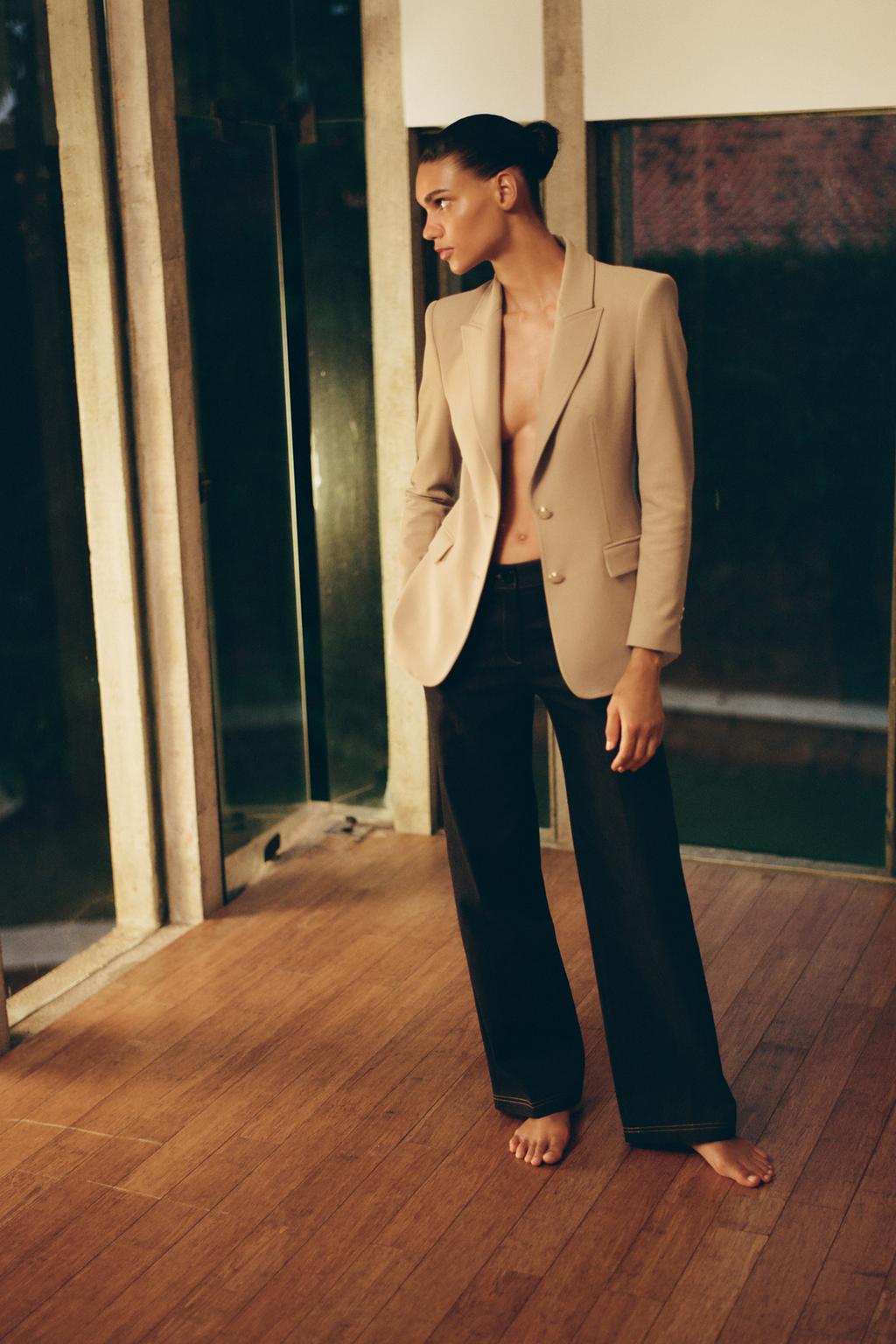 

Приталенный блейзер с подплечниками ZARA, кэмел