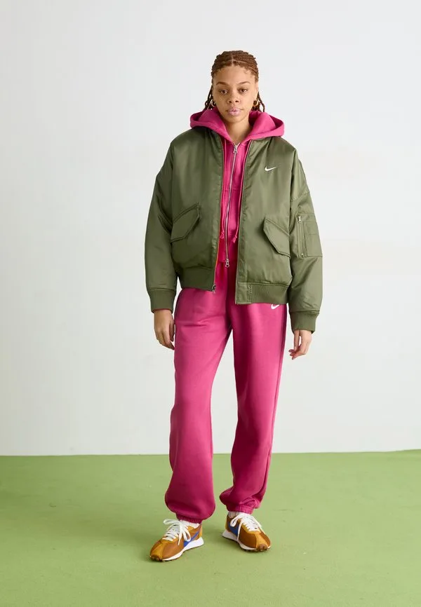 Куртка-Бомбер Nike Sportswear, Medium Olive/Safety Orange/Sail — фото 2