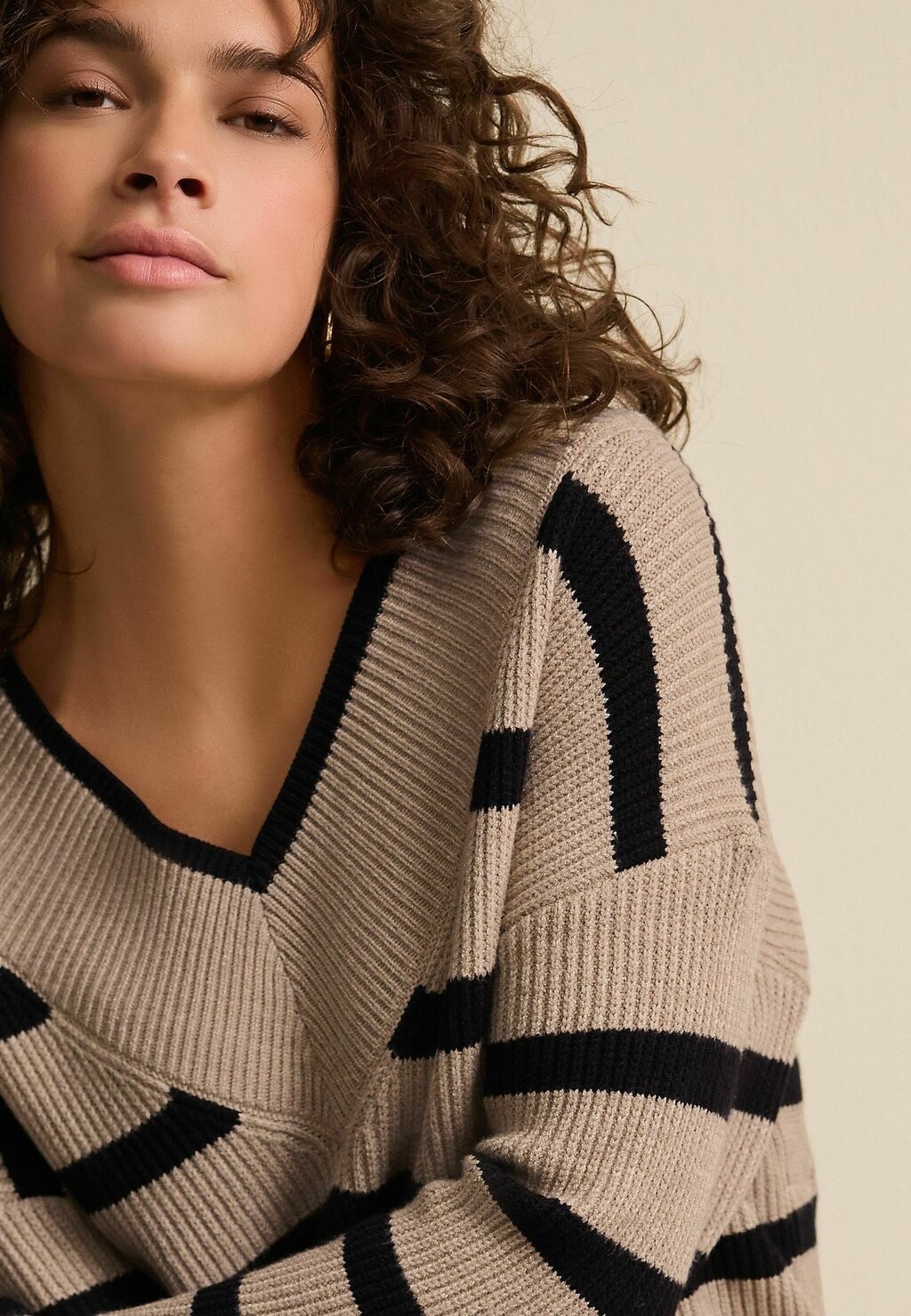 

Джемпер STRIPE V-NECK Next, бежевый
