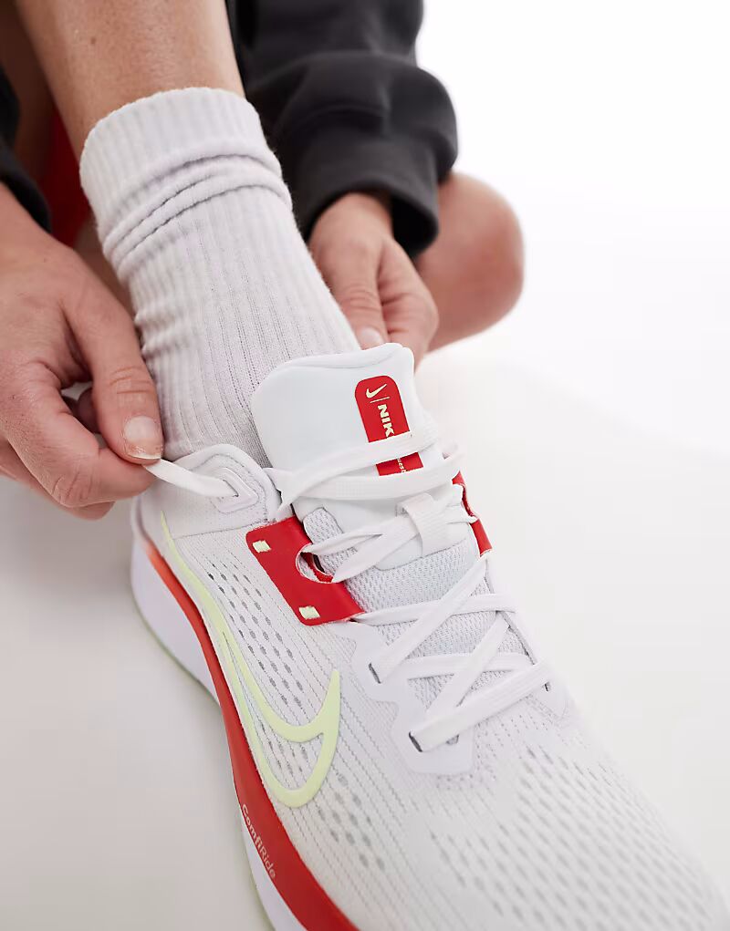 Кроссовки Nike Running Quest 6 белого и красного цвета — фото 4
