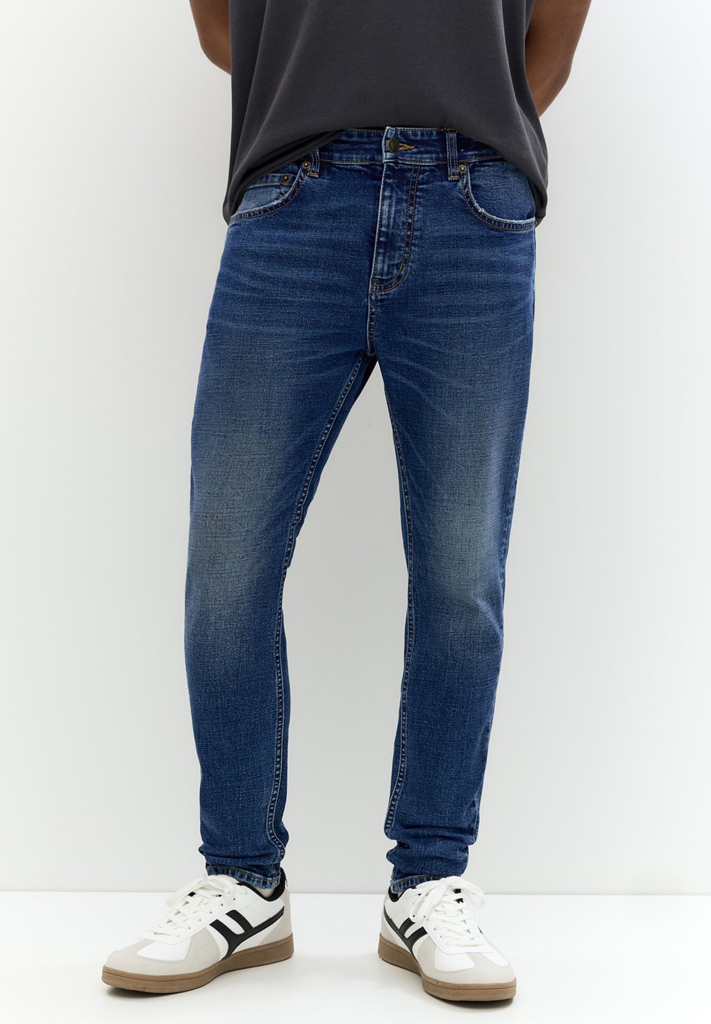 

Зауженные джинсы CARROT FIT PULL&BEAR, темно-синий