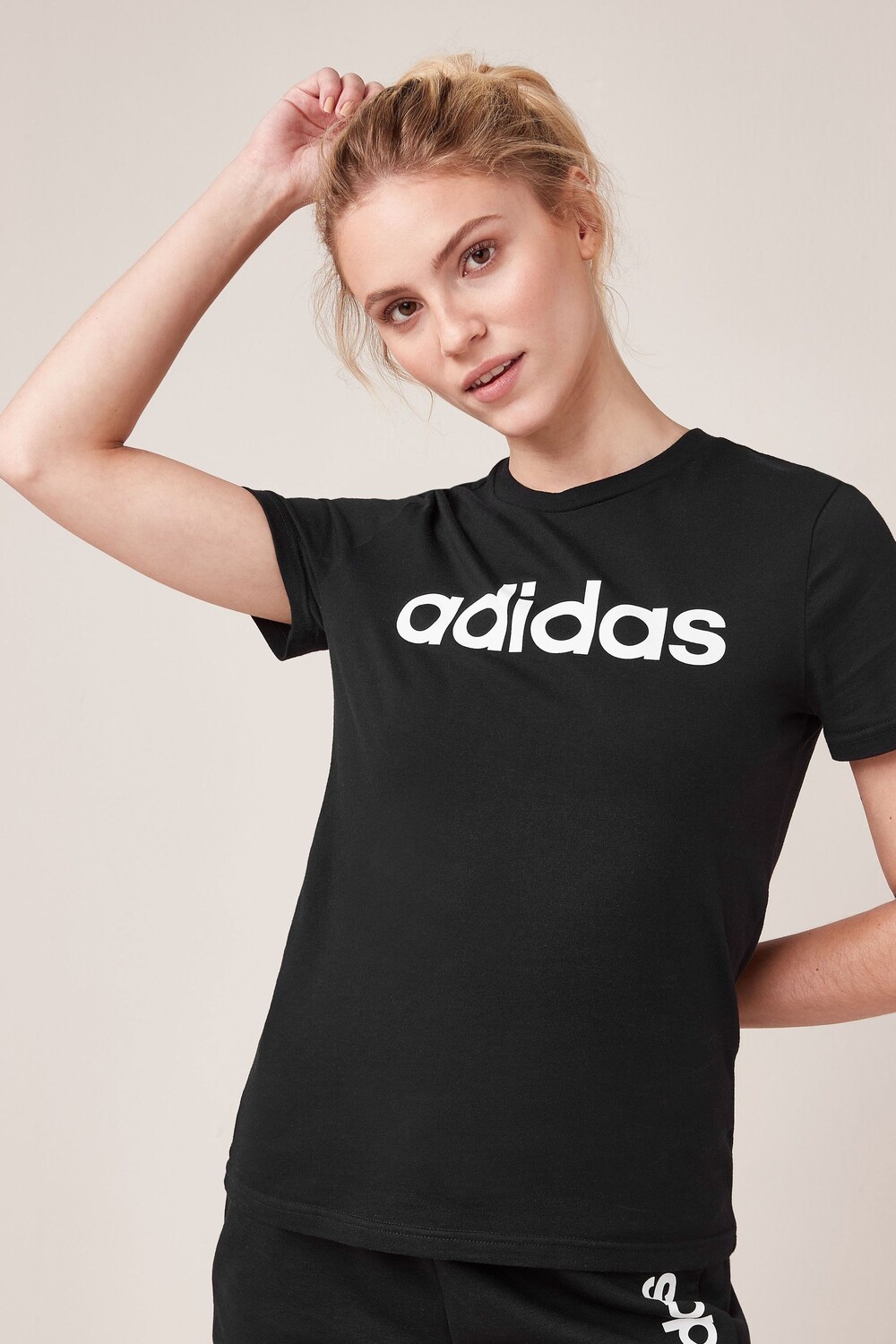 

Линейная футболка adidas, черный