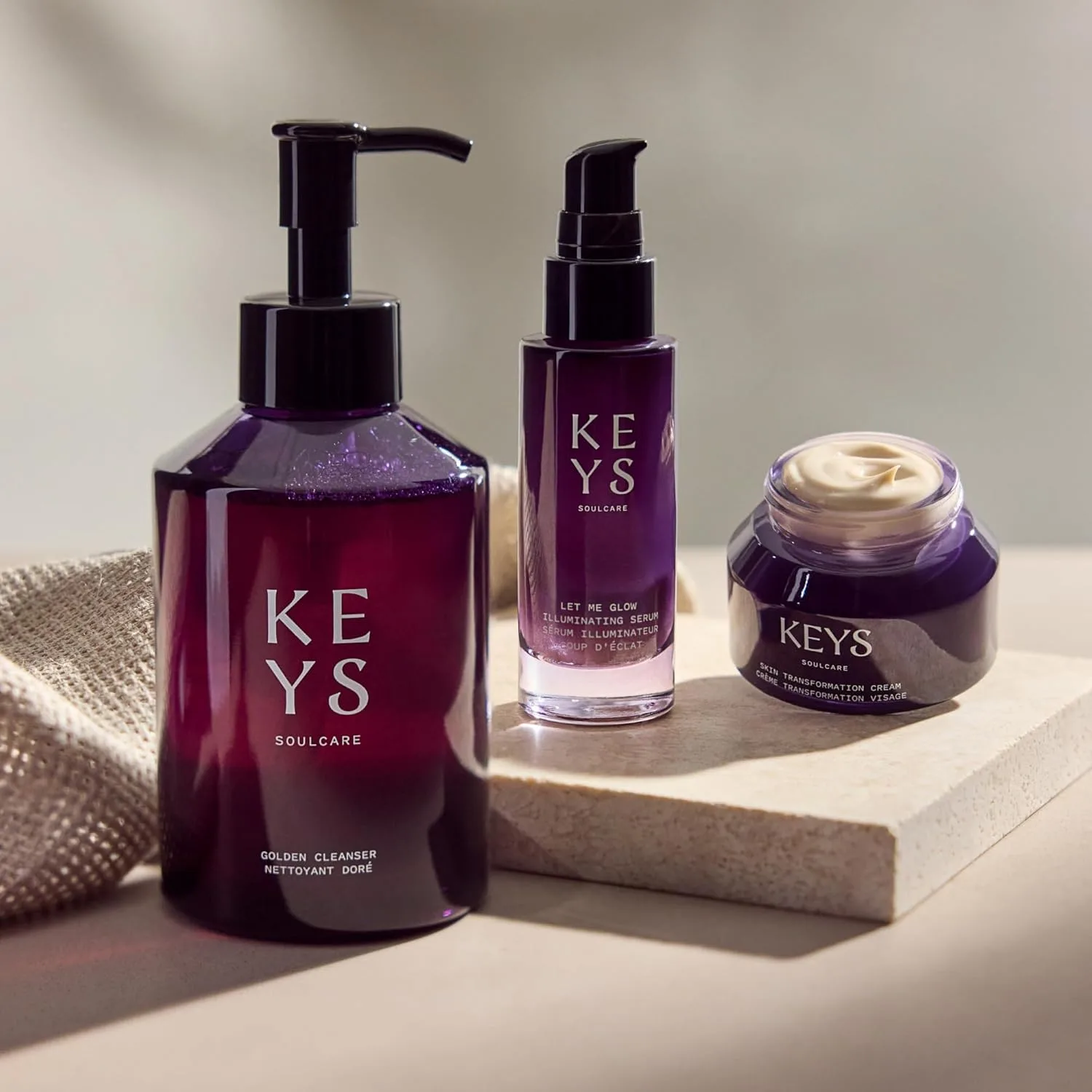 Набор Keys Soulcare Hydrate + Glow Bundle включает очищающее средство, крем без отдушек и праймер-сыворотку. Удаляет загрязнения, увлажняет и осветляет кожу, придавая ей увлажненность и сияние. — фото 2