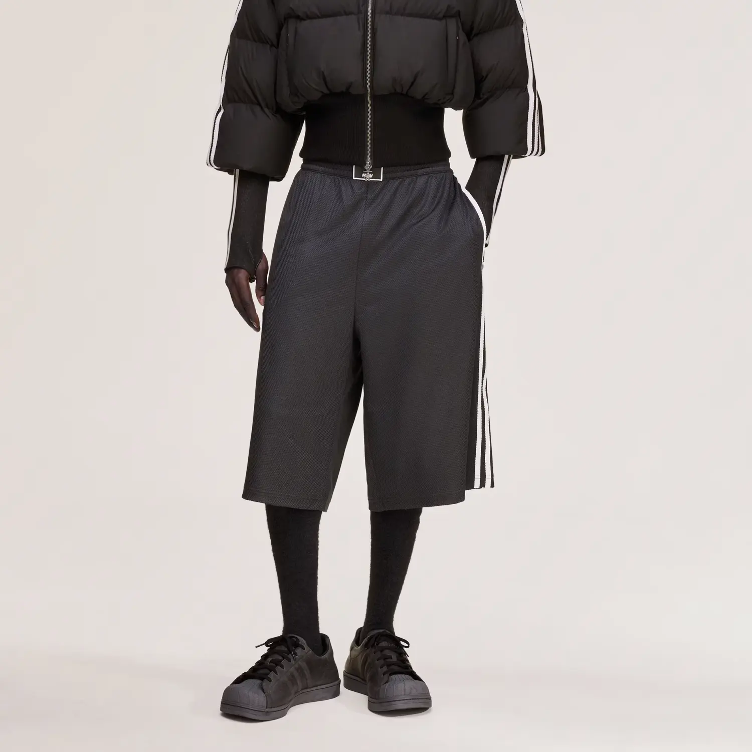 X AVAVAV FW25 SHORTS Баскетбольные шорты женские Adidas Originals, черный — фото 4