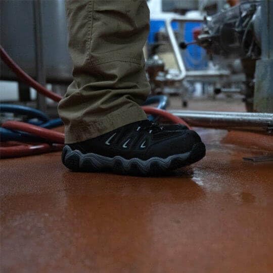 Мужские походные ботинки Thorogood Crosstrex Series средней высоты, водонепроницаемые, с композитным носком, черный/серый — фото 2
