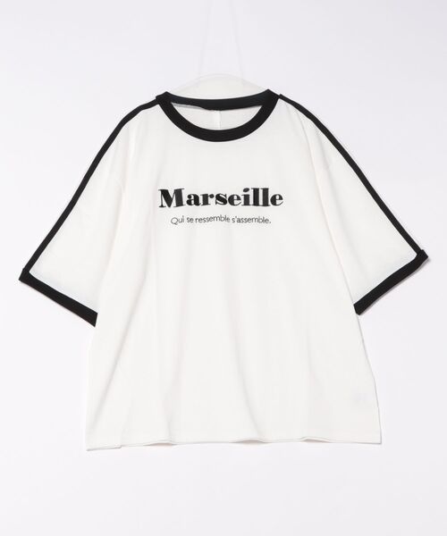 

Revo. Футболка свободного кроя с расклешенным низом, отворотами на рукавах и вышитым логотипом Revo, белая