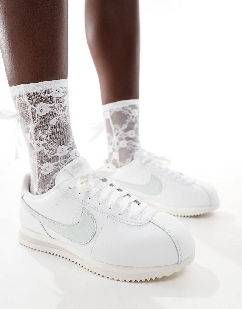 

Бело-серебристые кожаные кроссовки Nike Cortez