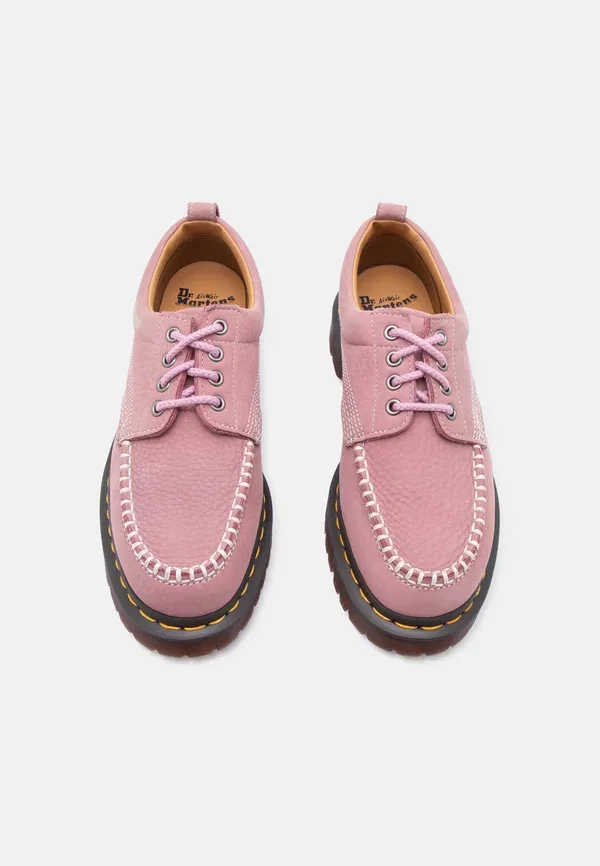 Туфли Lowell 4 eye shoe casual lace ups Dr. Martens, пыльно-розовый — фото 4