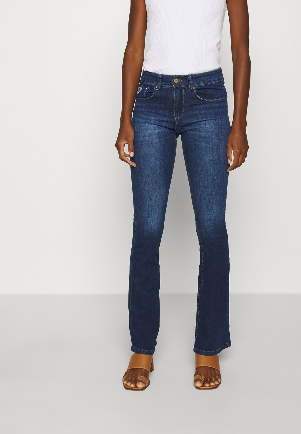 

Джинсы клеш LOIS Jeans