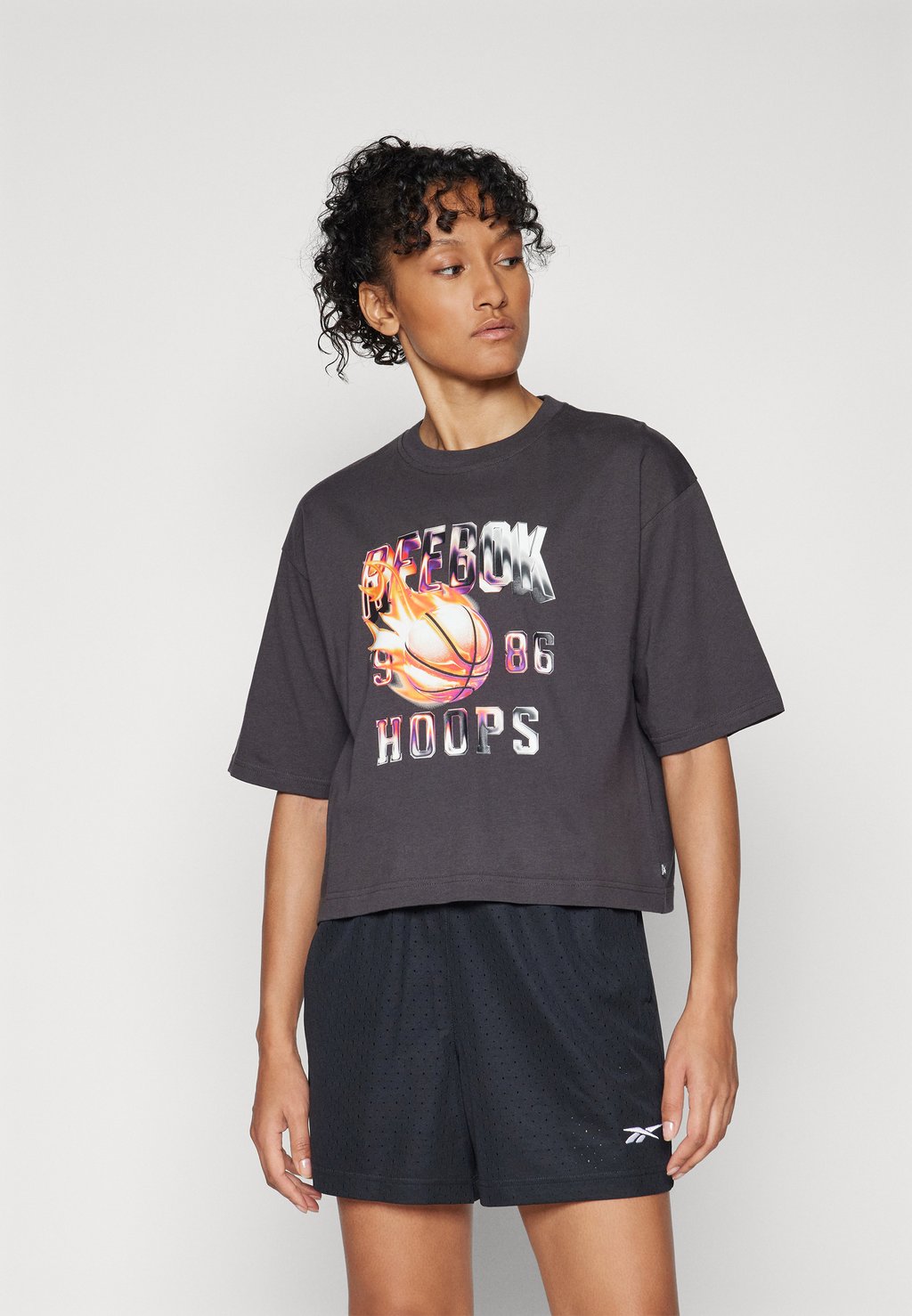 

Футболка с принтом BASKETBALL ON FIRE TEE Reebok, антрацит