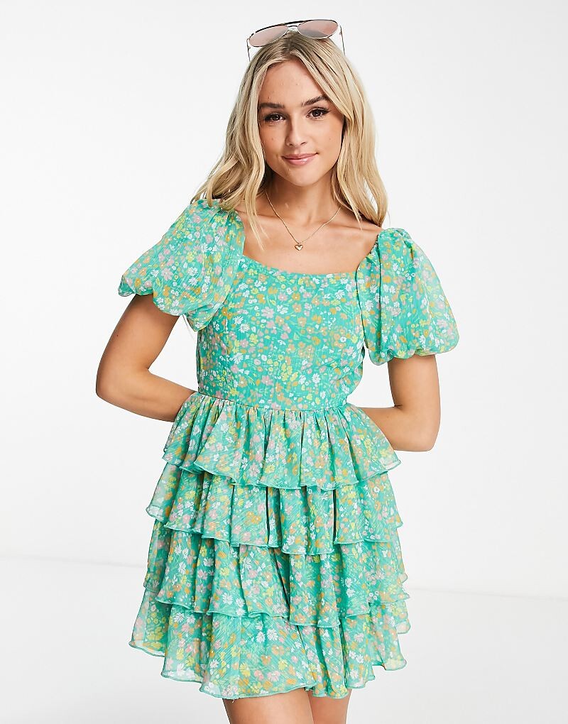 

Фестивальное мини-платье Miss Selfridge – из шифона с ярким цветочным принтом и многоярусной юбкой