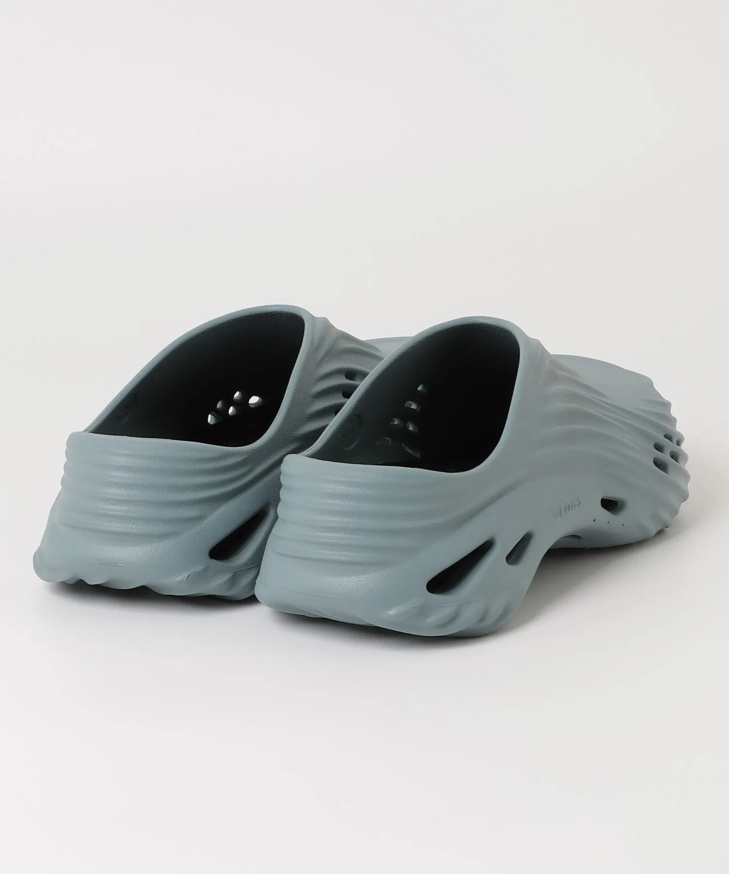 Унисекс сандалии Crocs ECHO WAVE серые — фото 2