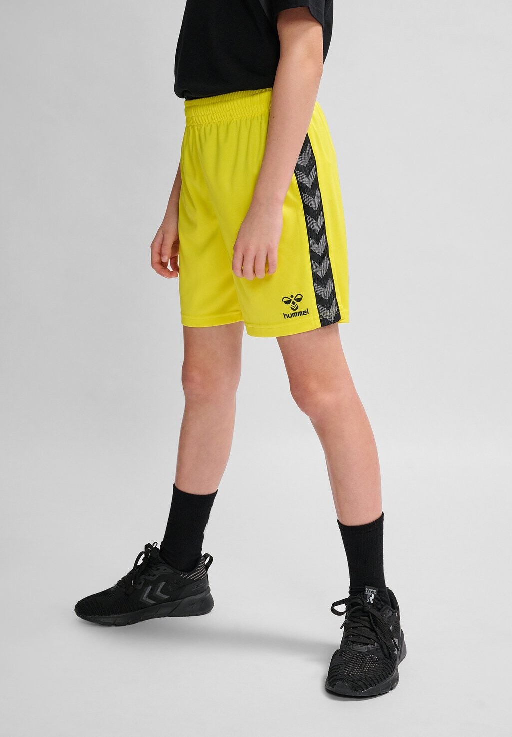 

Короткие спортивные брюки AUTHENTIC Hummel, цвет blazing yellow
