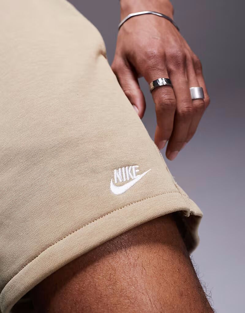 Шорты Club French Terry бежевого цвета Nike — фото 4