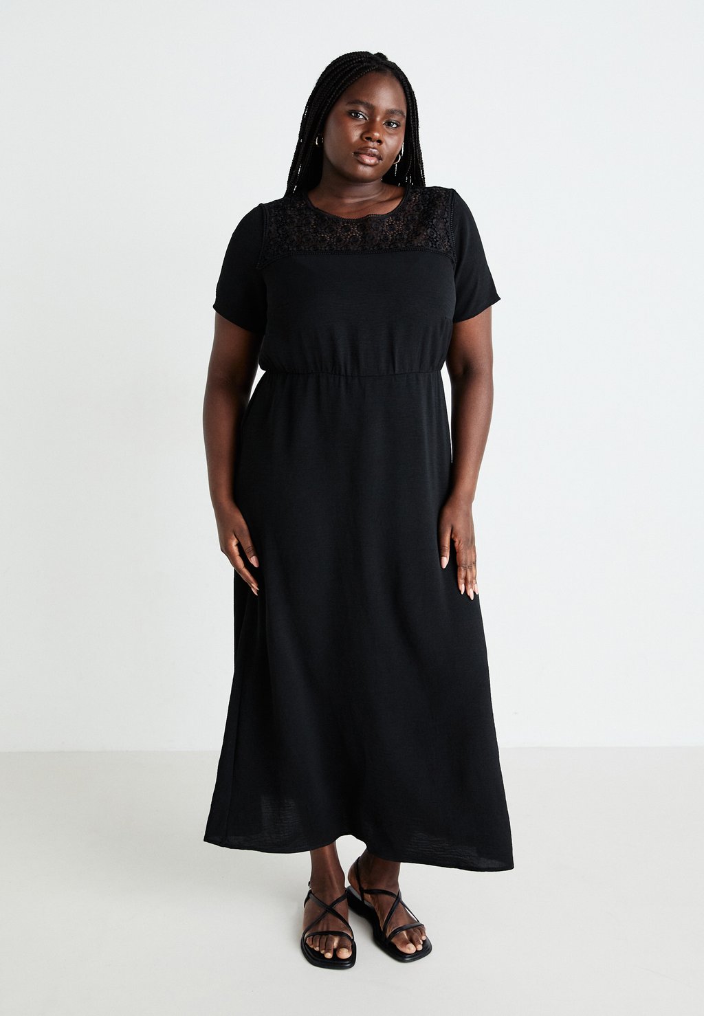 

Длинное платье VMCALVA ANKEL DRESS Vero Moda Curve, черный