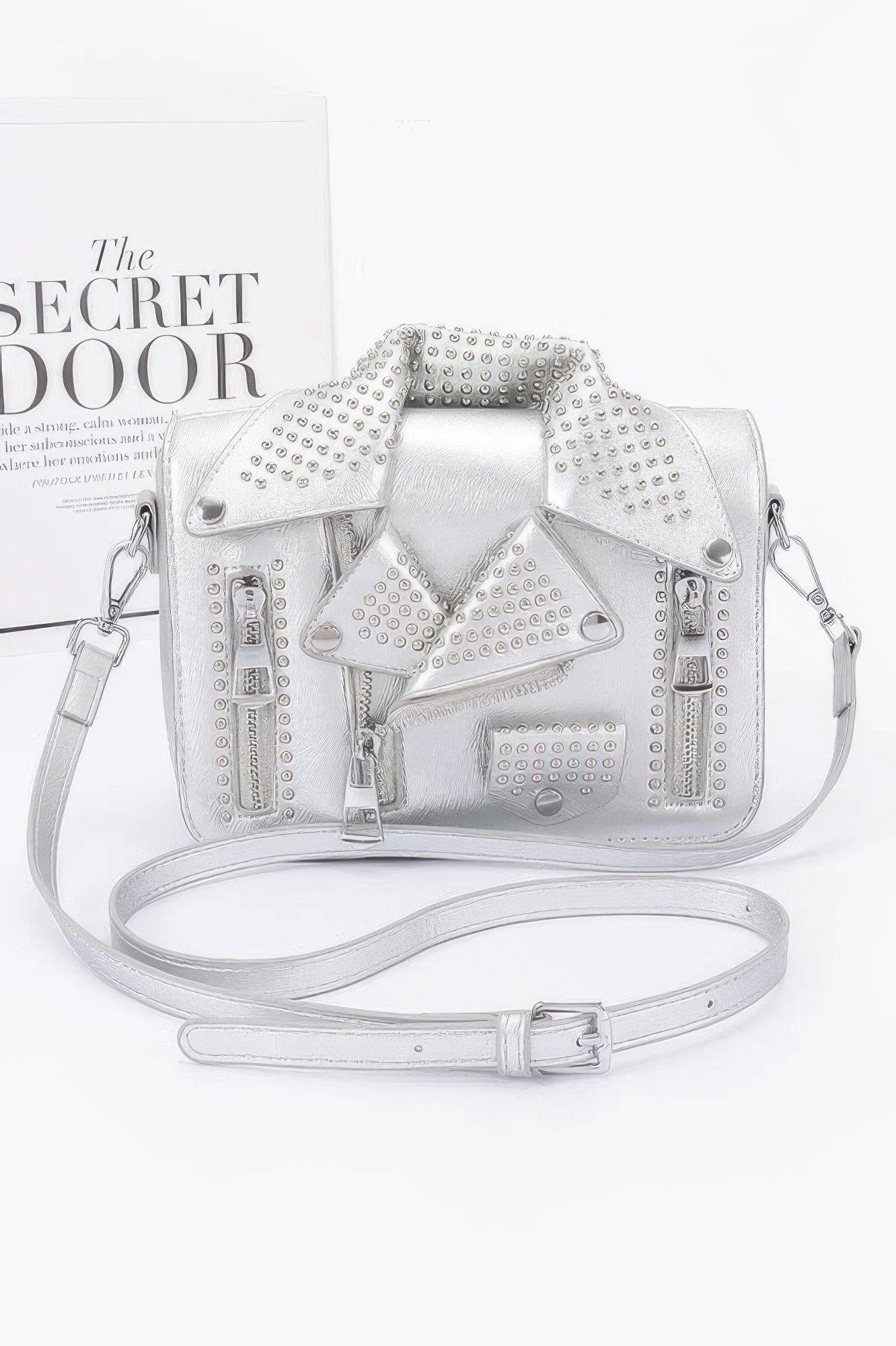 

Клатч из искусственной кожи с металлическими заклепками FASHNZFAB, серебряный